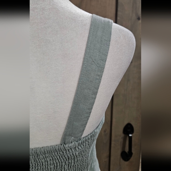 ABERCROMBIE Linen Blend Sweetheart Neckline Tailored Top In Sage. Size Medium - Picture 7 of 12